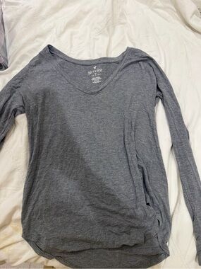 American Eagle Outfitters Soft & Sexy Long Sleeve V-Neck Tee in Heather Gray